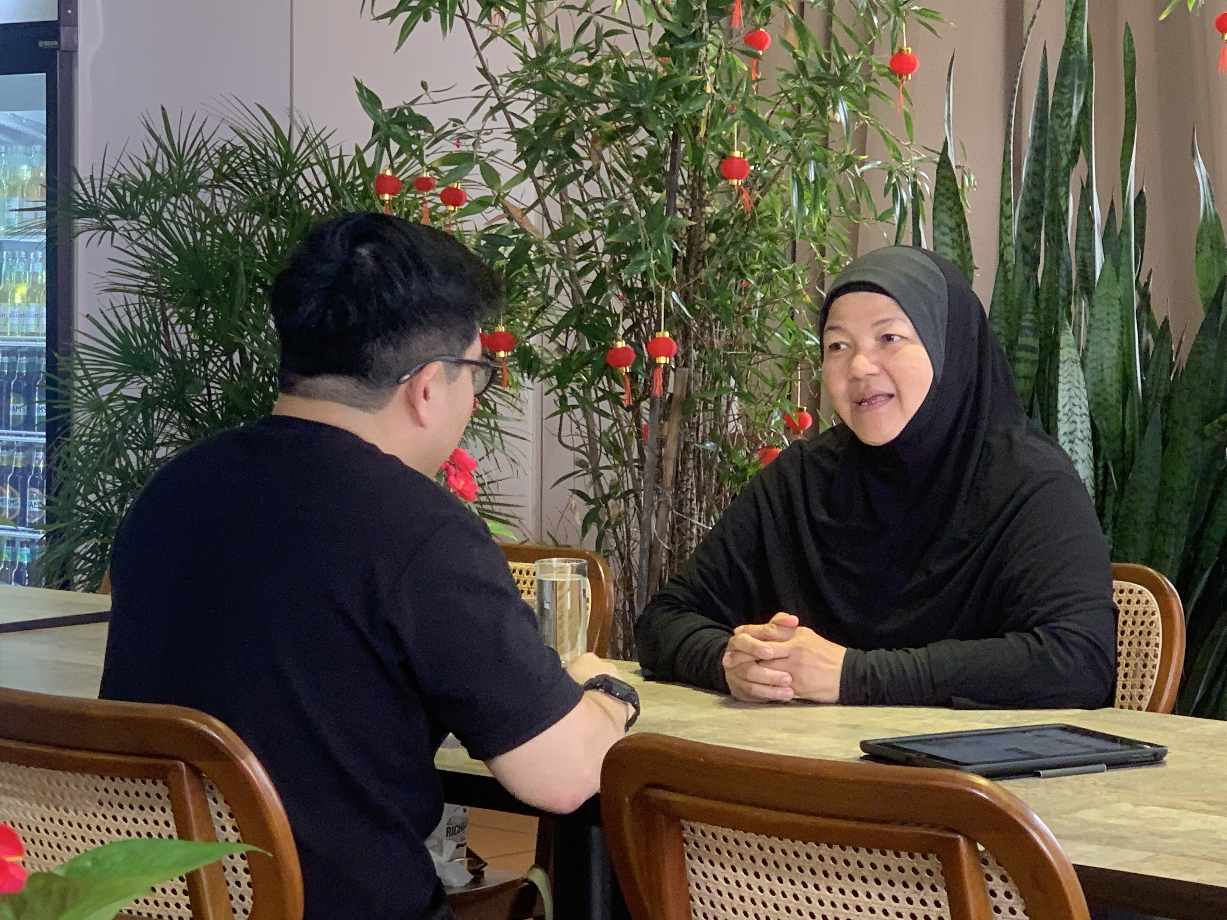Wawancara bersama pengacara program di cafe KETAM VIRAL di Bangi
